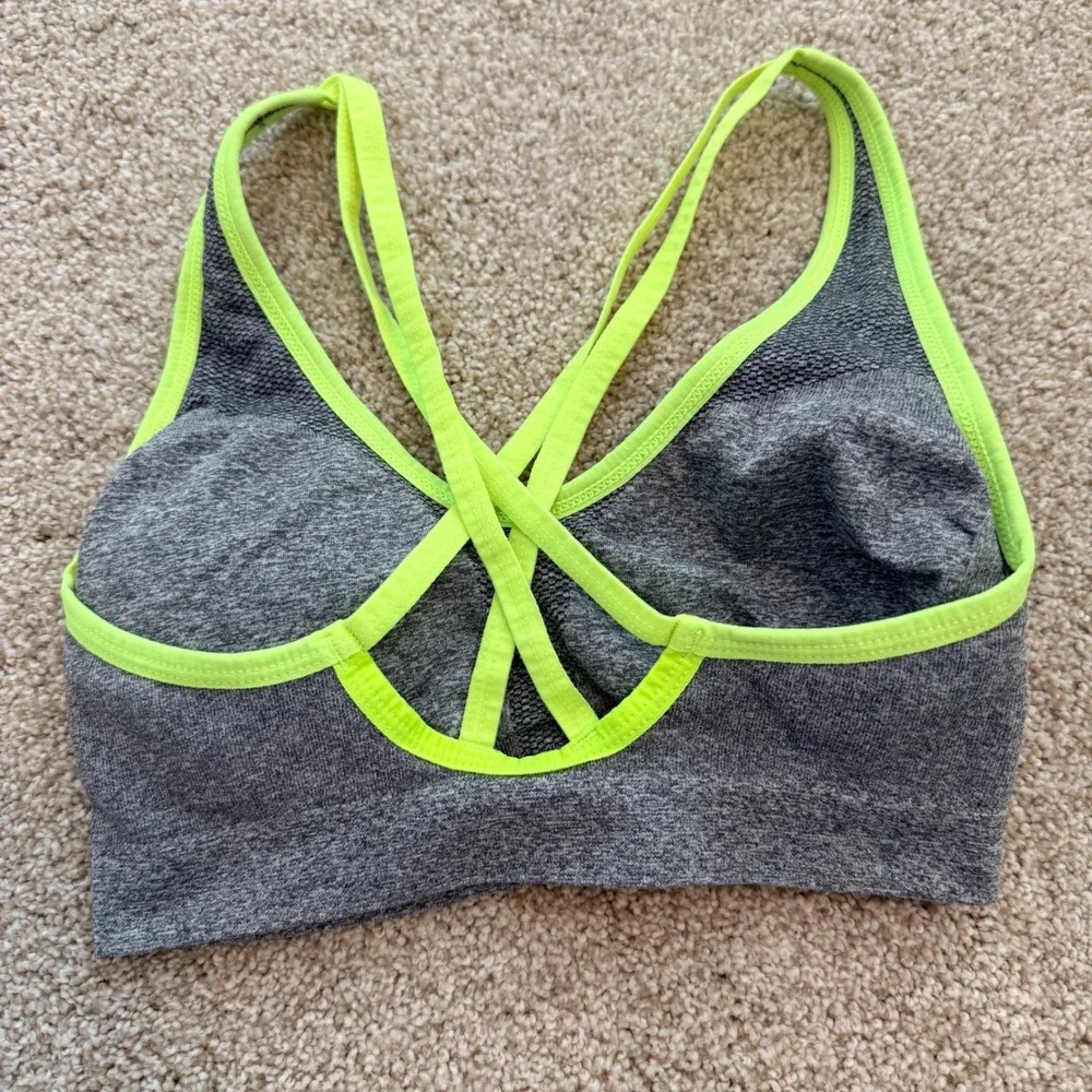 XOXO Sport Bra Womens Small Grey Neon Yellow‎ Strappy Back Seamless 2768-49